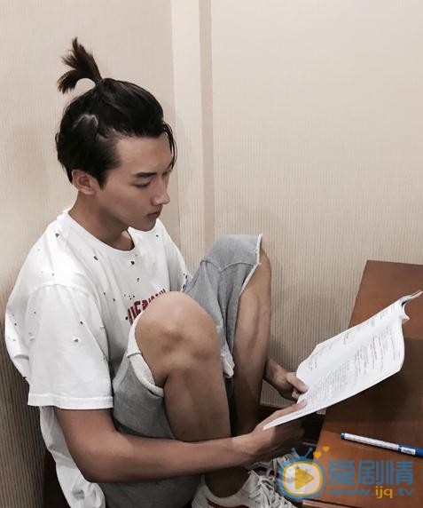 师铭泽生活照 师铭泽高清写真_师铭泽高清剧照