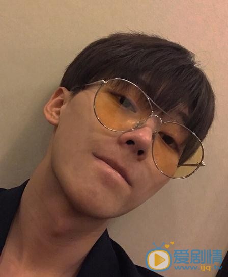 师铭泽生活照 师铭泽高清写真_师铭泽高清剧照