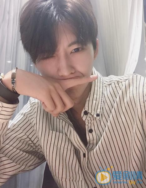 师铭泽生活照 师铭泽高清写真_师铭泽高清剧照