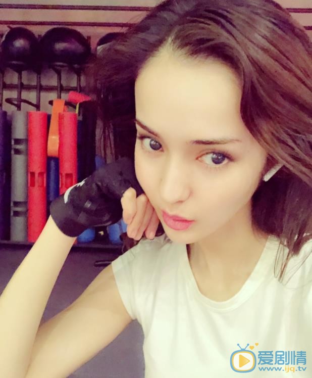 维妮自拍照 维妮高清写真_维妮高清剧照