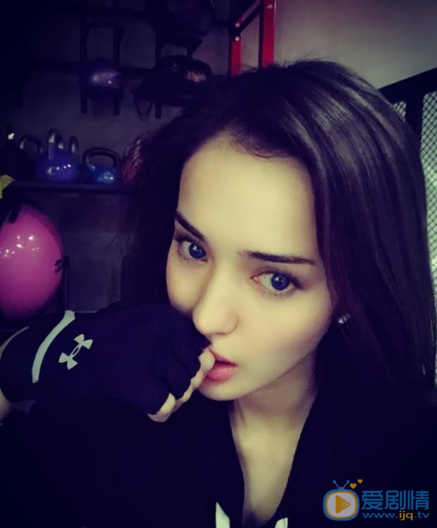 维妮自拍照 维妮高清写真_维妮高清剧照