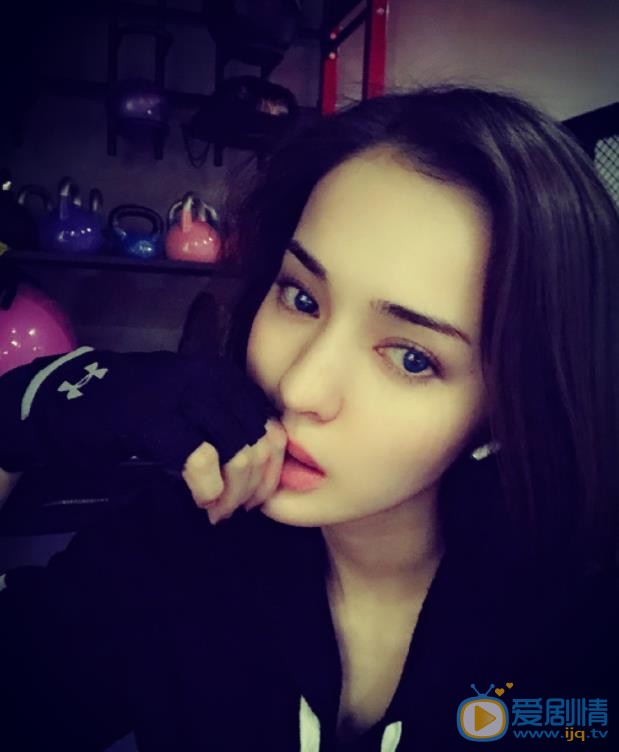 维妮自拍照 维妮高清写真_维妮高清剧照