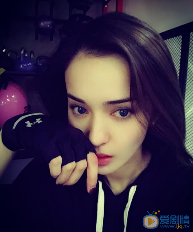 维妮自拍照 维妮高清写真_维妮高清剧照