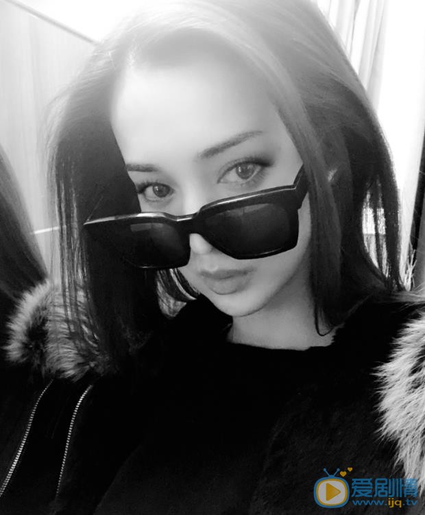 维妮自拍照 维妮高清写真_维妮高清剧照