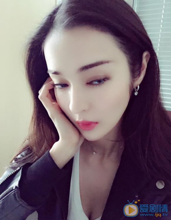 维妮自拍照 维妮高清写真_维妮高清剧照