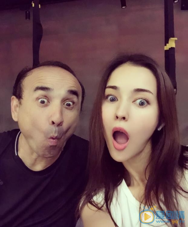 维妮与他人合照 维妮高清写真_维妮高清剧照