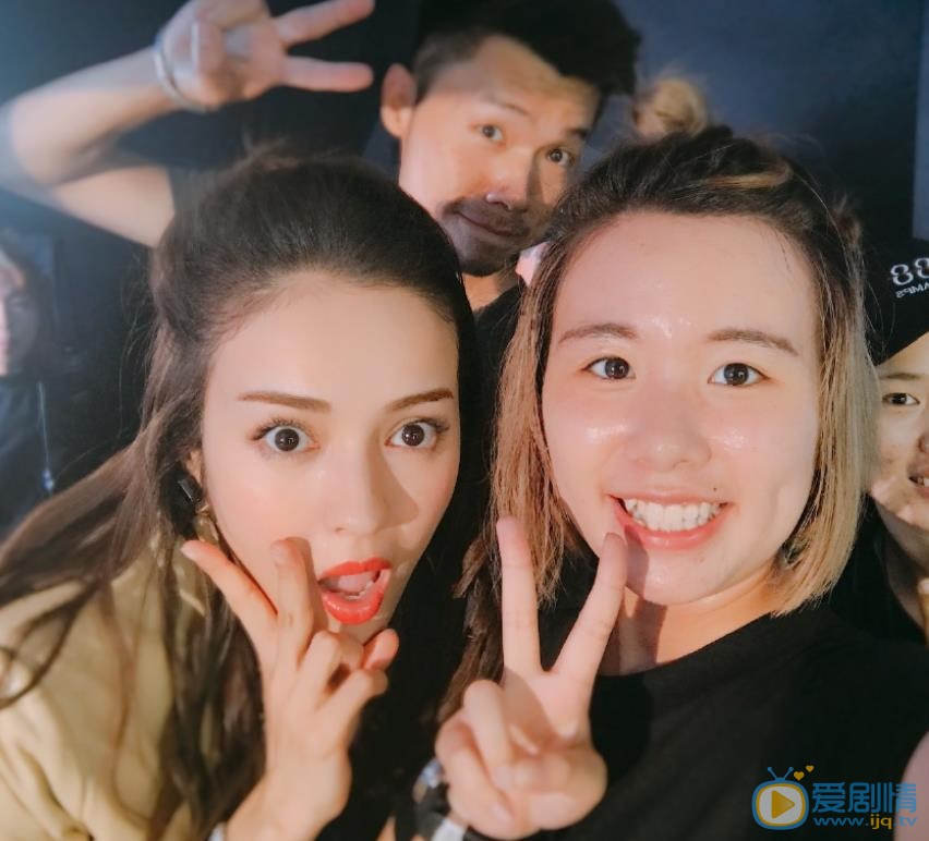 维妮与他人合照 维妮高清写真_维妮高清剧照