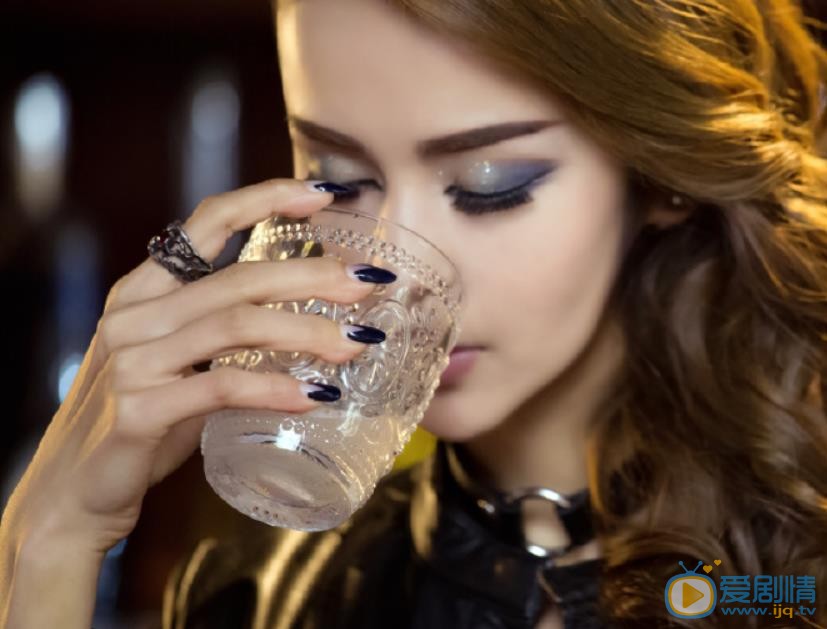 维妮《嗜血追凶》剧照 维妮高清写真_维妮高清剧照