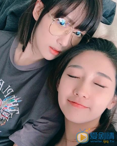 张新洁与人合照 张新洁高清写真_张新洁高清剧照