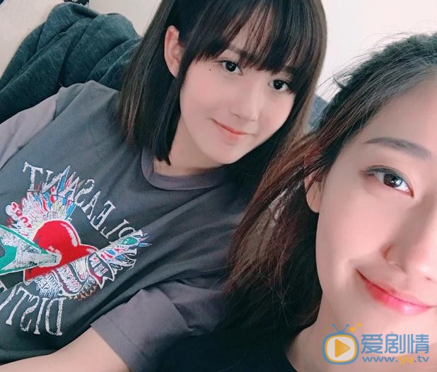 张新洁与人合照 张新洁高清写真_张新洁高清剧照