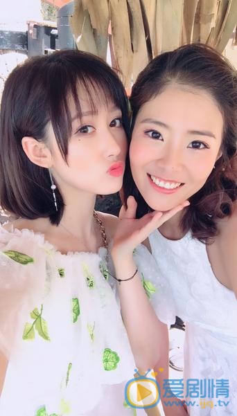 张新洁与人合照 张新洁高清写真_张新洁高清剧照