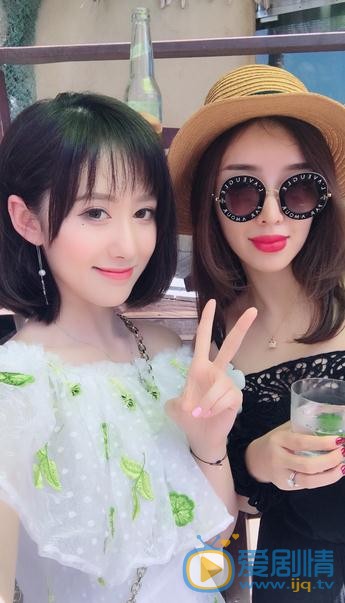 张新洁与人合照 张新洁高清写真_张新洁高清剧照