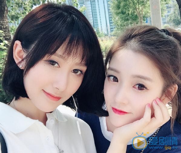 张新洁与人合照 张新洁高清写真_张新洁高清剧照