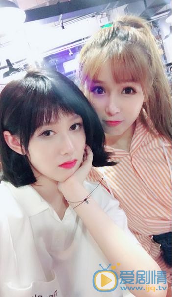 张新洁与人合照 张新洁高清写真_张新洁高清剧照