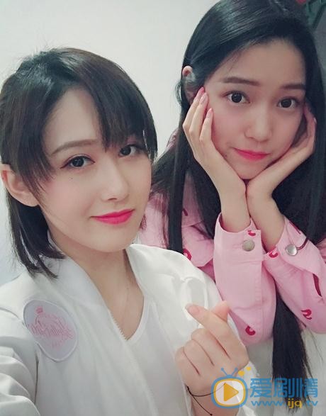 张新洁与人合照 张新洁高清写真_张新洁高清剧照