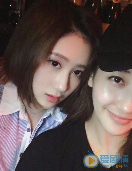 张新洁与人合照 张新洁高清写真_张新洁高清剧照