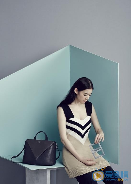 郑恩彩时尚杂志写真 郑恩彩高清写真_郑恩彩高清剧照