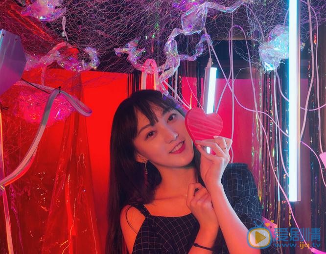 王亦然街拍写真 王亦然高清写真_王亦然高清剧照