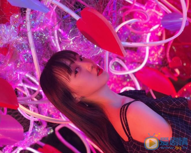 王亦然街拍写真 王亦然高清写真_王亦然高清剧照