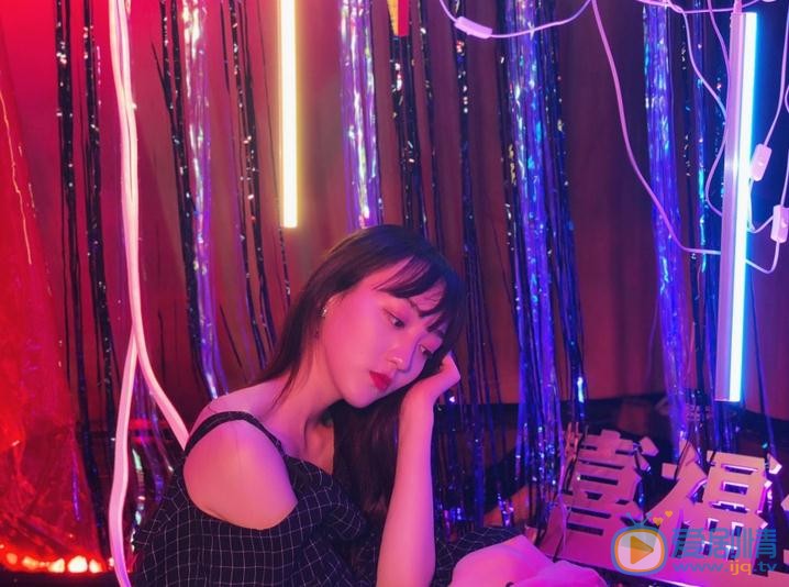 王亦然街拍写真 王亦然高清写真_王亦然高清剧照