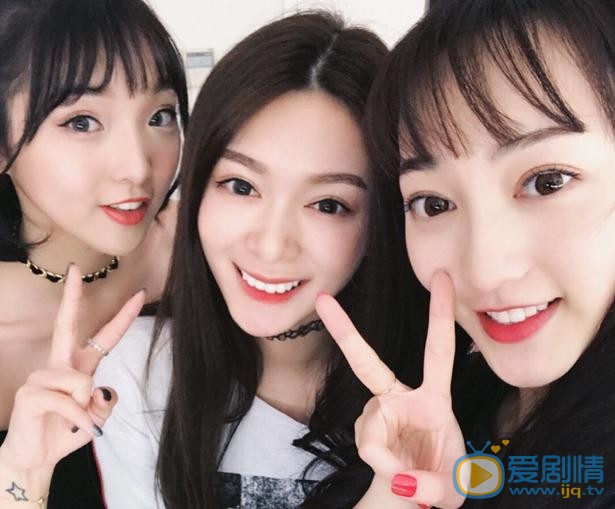 王亦然与人合照 王亦然高清写真_王亦然高清剧照