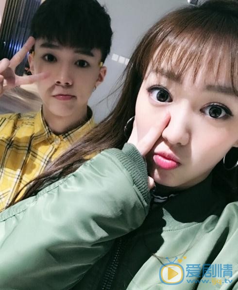 王亦然与人合照 王亦然高清写真_王亦然高清剧照