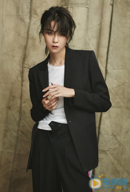 张婉清西装写真 张婉清高清写真_张婉清高清剧照