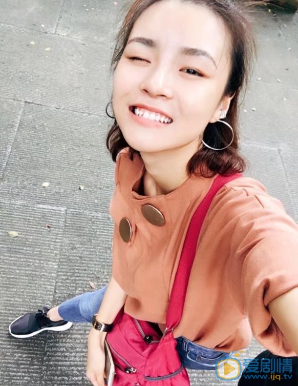 张婉清自拍照 张婉清高清写真_张婉清高清剧照