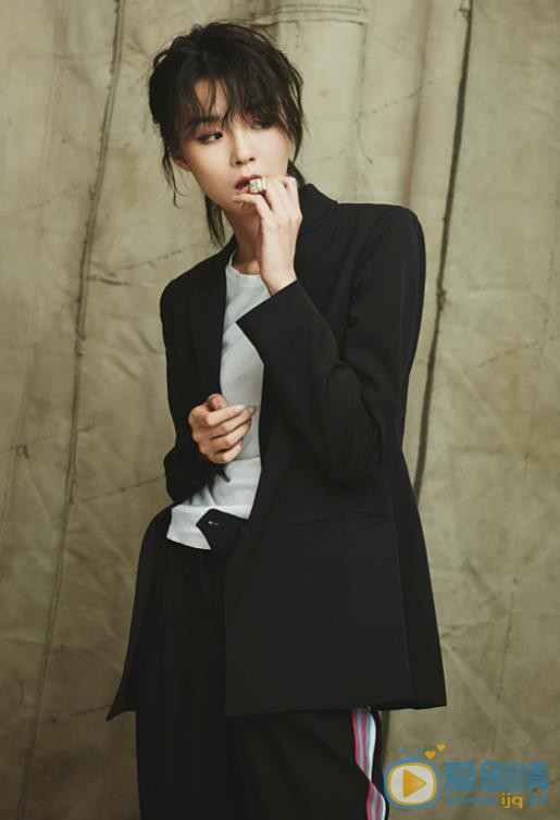 张婉清西装写真 张婉清高清写真_张婉清高清剧照