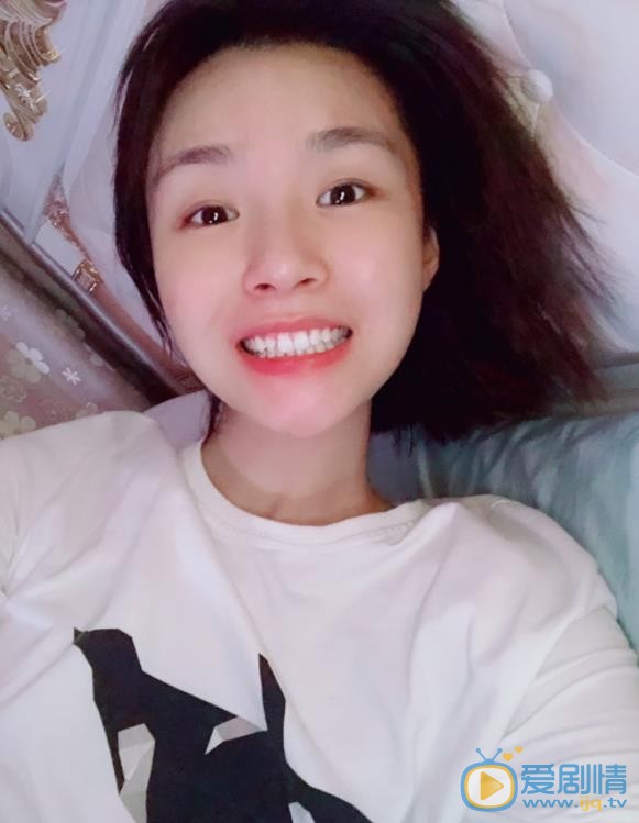 张婉清自拍照 张婉清高清写真_张婉清高清剧照