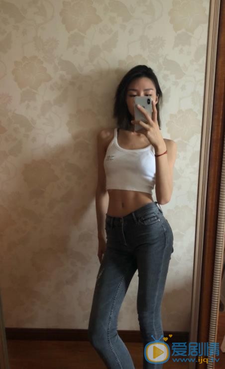 张婉清自拍照 张婉清高清写真_张婉清高清剧照