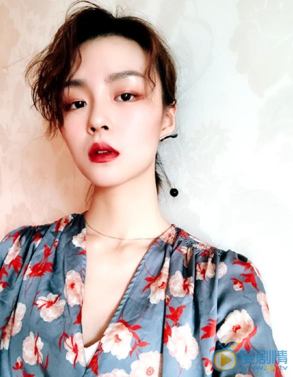 张婉清自拍照 张婉清高清写真_张婉清高清剧照