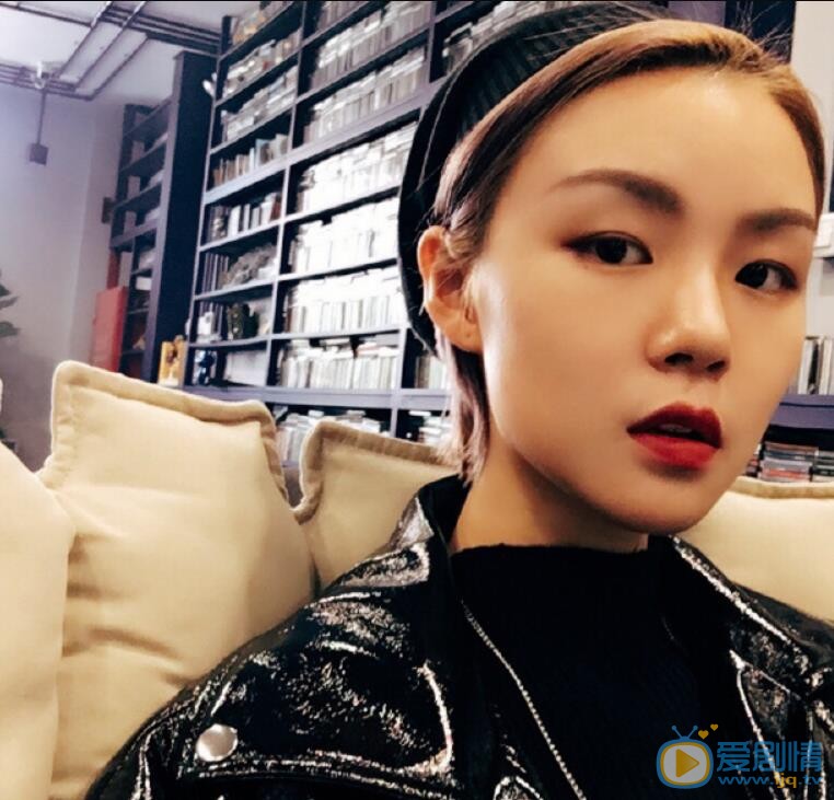 张婉清自拍照 张婉清高清写真_张婉清高清剧照