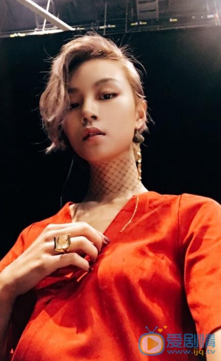 张婉清自拍照 张婉清高清写真_张婉清高清剧照