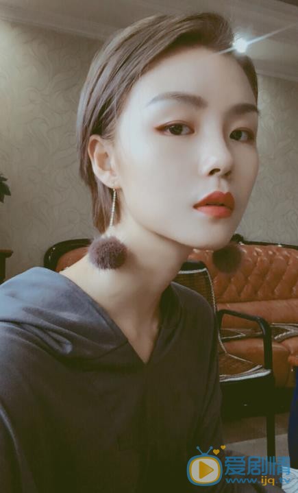张婉清自拍照 张婉清高清写真_张婉清高清剧照