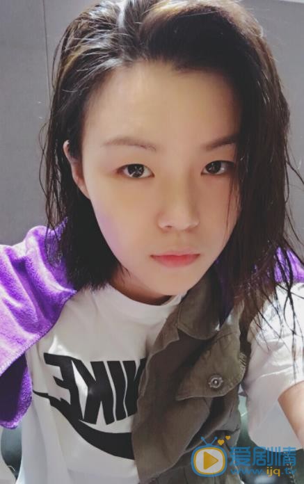 张婉清自拍照 张婉清高清写真_张婉清高清剧照