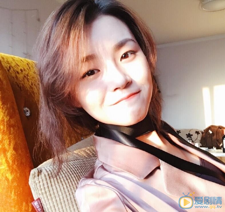 张婉清自拍照 张婉清高清写真_张婉清高清剧照