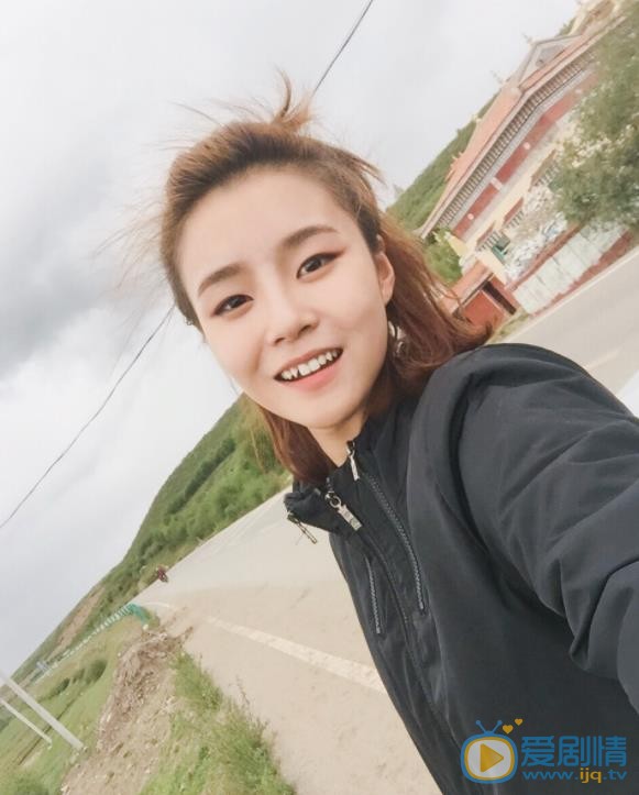 张婉清自拍照 张婉清自拍照