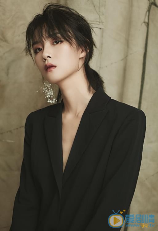 张婉清西装写真 张婉清高清写真_张婉清高清剧照