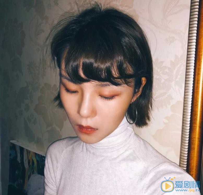张婉清自拍照 张婉清高清写真_张婉清高清剧照