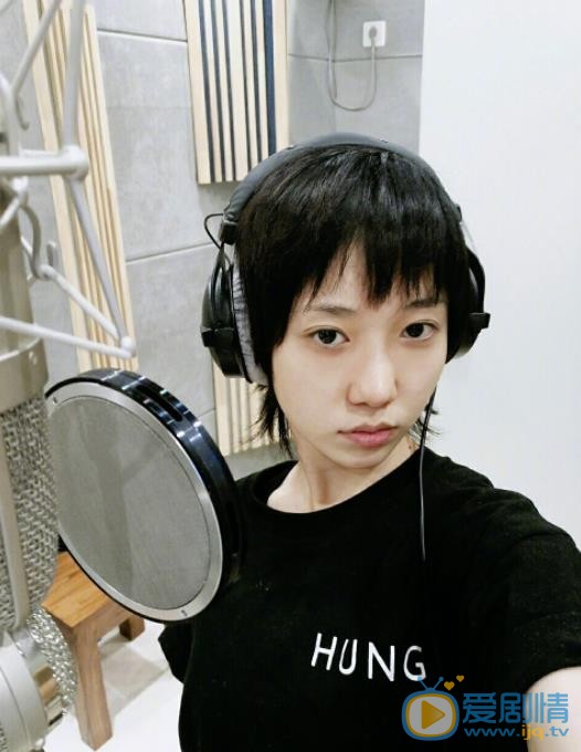 洪辰自拍照 洪辰高清写真_洪辰高清剧照