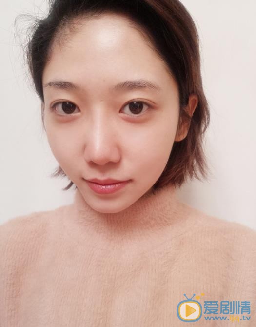 洪辰自拍照 洪辰高清写真_洪辰高清剧照