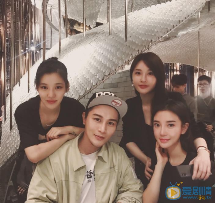 陆翊与他人合照 陆翊高清写真_陆翊高清剧照
