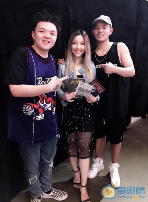 莫安琪与他人合照 莫安琪高清写真_莫安琪高清剧照