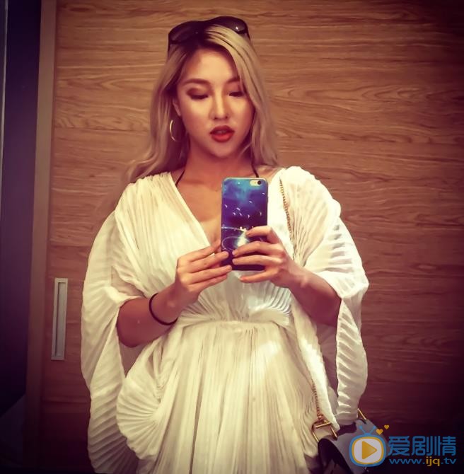 莫安琪自拍照 莫安琪高清写真_莫安琪高清剧照
