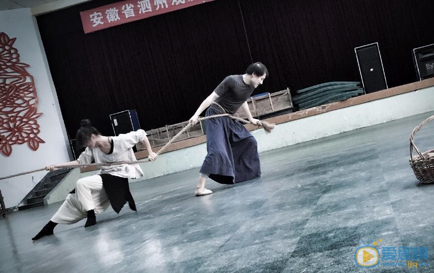 骆文博幕后练舞照 骆文博高清写真_骆文博高清剧照