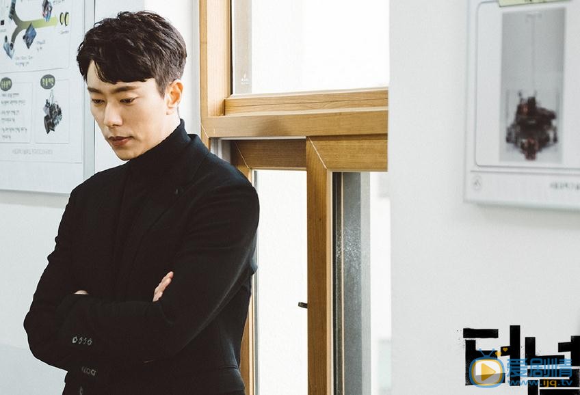 尹贤敏《隧道》剧照 尹贤敏高清写真_尹贤敏高清剧照