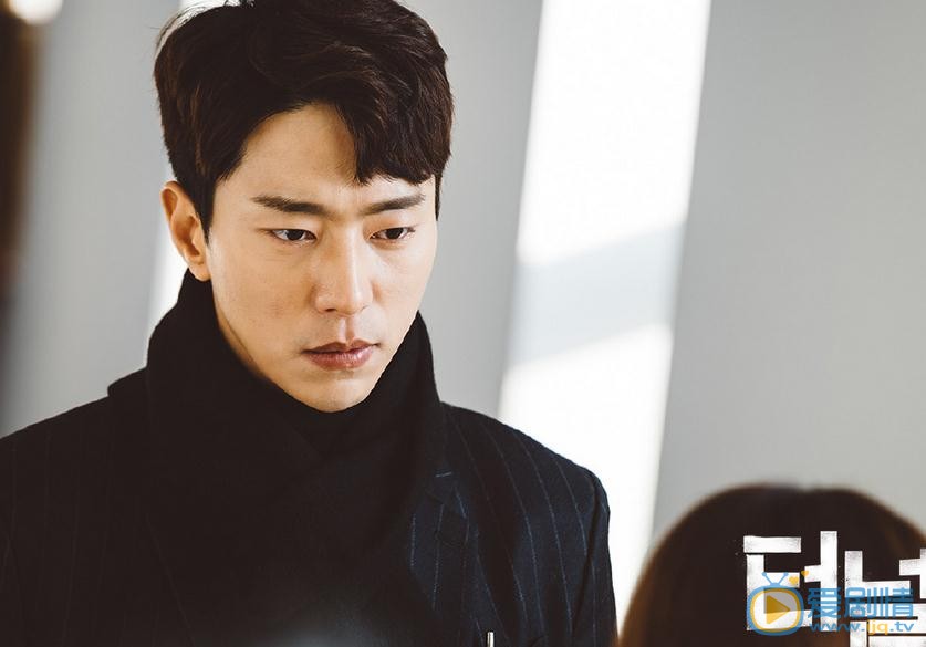 尹贤敏《隧道》剧照 尹贤敏高清写真_尹贤敏高清剧照