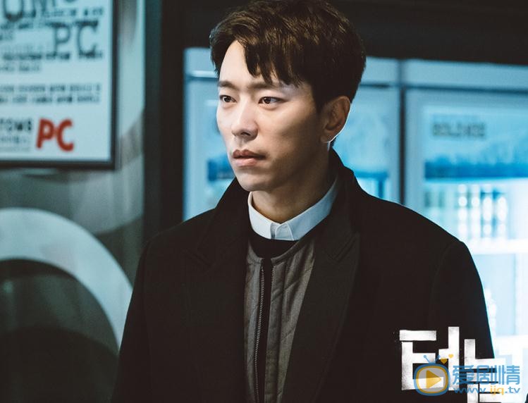 尹贤敏《隧道》剧照 尹贤敏高清写真_尹贤敏高清剧照