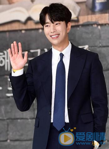 尹贤敏活动照 尹贤敏高清写真_尹贤敏高清剧照